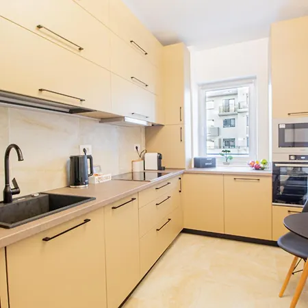 Mohost Five - Stylish Mountain-view Apartment Brasov