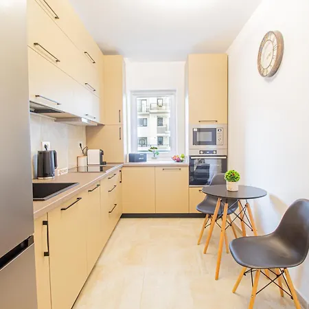 Mohost Five - Stylish Mountain-view Apartment Brasov